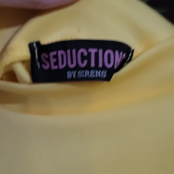 Seduction bright yellow short skirt size medium - Picture 2 of 3
